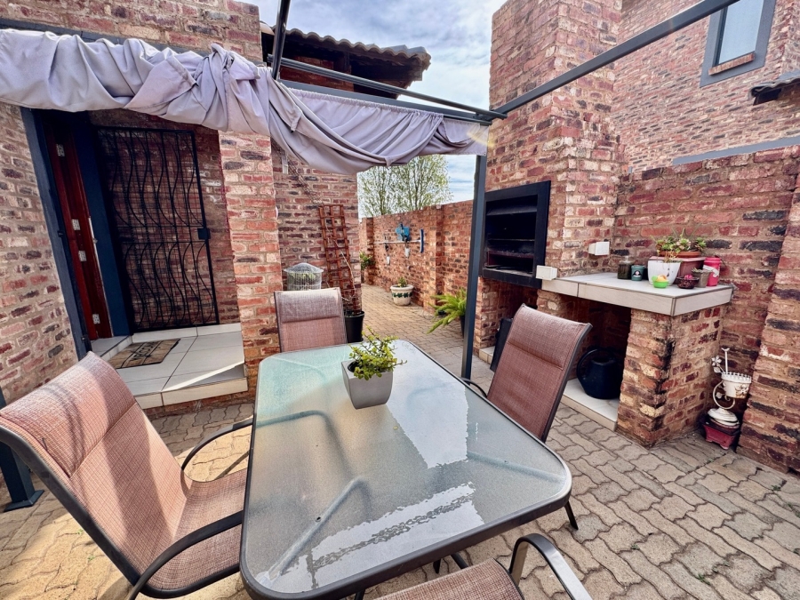 3 Bedroom Property for Sale in Lifestyle Estate North West